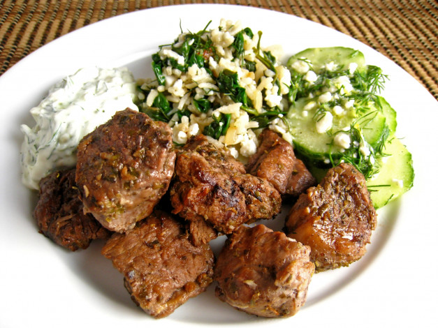 Обои картинки фото еда, мясные блюда, мясо, огурцы, рис, соус