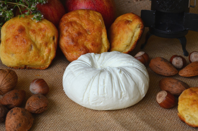 Обои картинки фото еда, разное, орехи, сыр