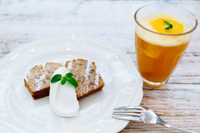 Обои картинки фото еда, разное, пирог, крем, мята, сок