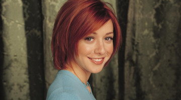 Картинка девушки alyson+hannigan элисон ханиган рыжая улыбка свитер лицо актриса
