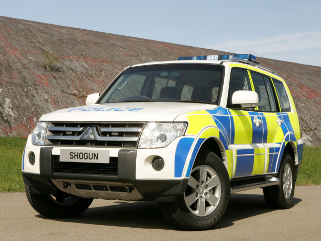 Обои картинки фото mitsubishi shogun 5-door police 2006, автомобили, полиция, mitsubishi, shogun, 5-door, police, 2006