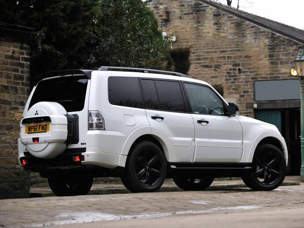 Обои картинки фото mitsubishi shogun black 2012, автомобили, mitsubishi, shogun, black, 2012