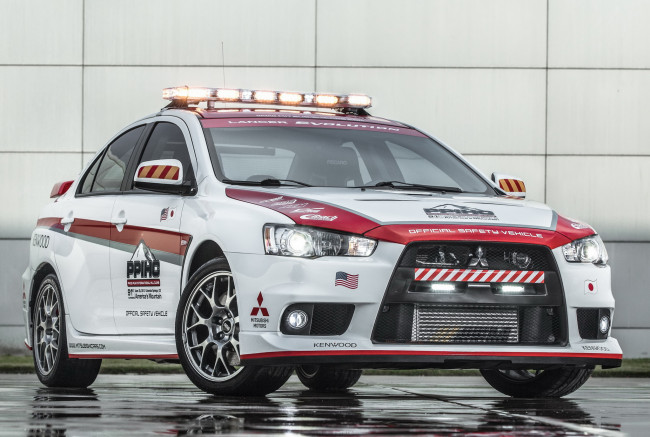 Обои картинки фото mitsubishi lancer evolution pikes peak safety car 2013, автомобили, полиция, 2013, car, safety, pikes, evolution, lancer, mitsubishi, peak