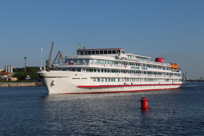Обои картинки фото александр суворов, корабли, теплоходы, александр, суворов, теплоход, корабль, река