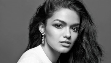 Картинка rachel+zegler девушки лицо черно-белая