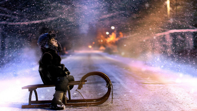 Обои картинки фото разное, дети, мальчик, санки, дорога, снег, огни