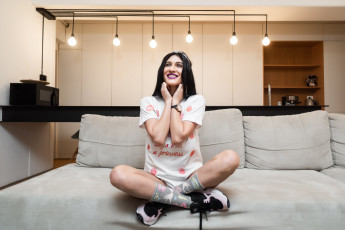 Картинка lara+vane девушки девушка женщина брюнетка темноволосая сексуальная модель звезда позирует разная обувь верхняя стильная одежда нижнее эротическое бельё трусы лифчик колготки чулки аксессуары макияж и множество элементов на фотографии