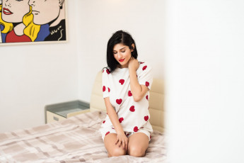 Картинка lara+vane девушки девушка женщина брюнетка темноволосая сексуальная модель звезда позирует разная обувь верхняя стильная одежда нижнее эротическое бельё трусы лифчик колготки чулки аксессуары макияж и множество элементов на фотографии