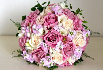 Картинка цветы букеты композиции эустома фрезия левкой розы