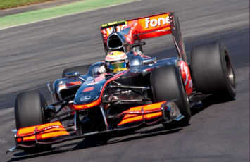 Картинка спорт формула мерседес пилот боллид