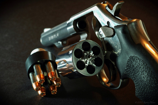 Обои картинки фото оружие, револьверы, барабан, пули