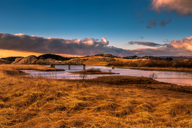 Обои картинки фото природа, реки, озера, облака, трава, холмы, река