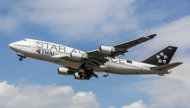 Обои картинки фото boeing 747, авиация, пассажирские самолёты, полет, небо, авиалайнер