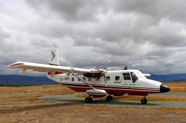 Обои картинки фото авиация, пассажирские самолёты, самолет, поле