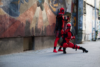 Картинка разное cosplay+ косплей оружие униформа фон мужчина девушка