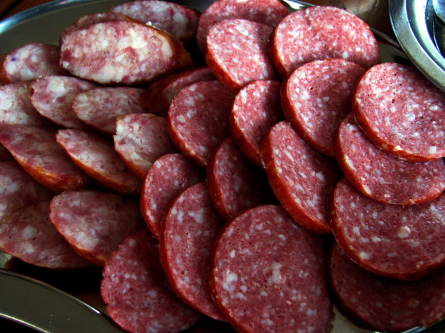 Обои картинки фото еда, колбасные изделия, ассорти, колбаса