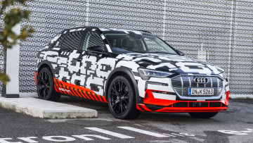 обоя audi e-tron ev suv concept 2018, автомобили, audi, 2018, concept, suv, ev, e-tron