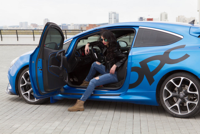 Обои картинки фото автомобили, -авто с девушками, opel, astra