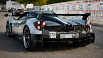 Картинка автомобили выставки+и+уличные+фото pagani huayra bc