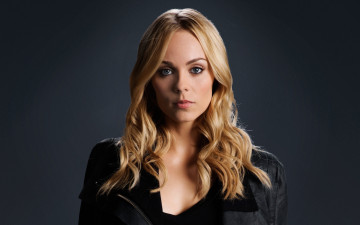 Картинка девушки laura+vandervoort блондинка лицо