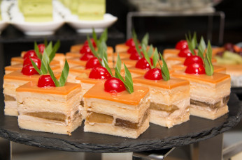 Картинка еда пирожные +кексы +печенье лакомство многослойные много