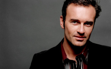 Картинка мужчины julian+mcmahon актер лицо