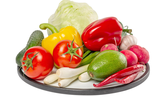 Обои картинки фото еда, овощи, капуста, перец, лук, чеснок, помидоры, огурец
