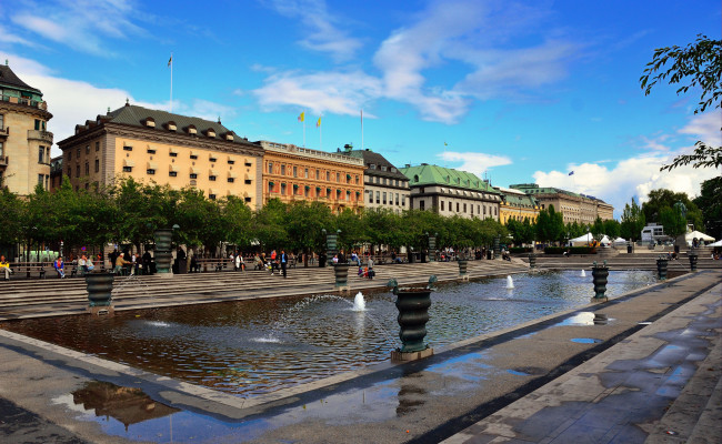 Обои картинки фото города, стокгольм, швеция, здания, вода, фонтанчик, деревья