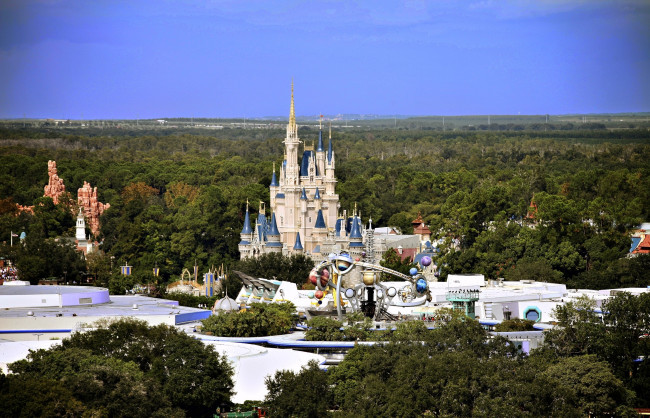 Обои картинки фото города, диснейленд, замок, аттракционы