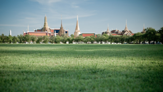 Обои картинки фото города, бангкок, таиланд, поле, дворцы
