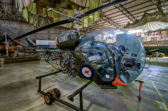 Картинка bell+47g-3b1+helicopter авиация вертолёты ангар вертолёт