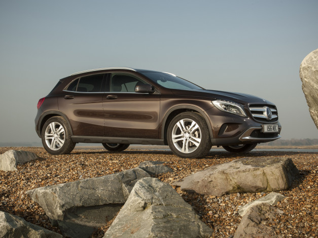 Обои картинки фото автомобили, mercedes trucks, темный, gla, 200, uk-spec, mercedes-benz, 2014, x156, cdi