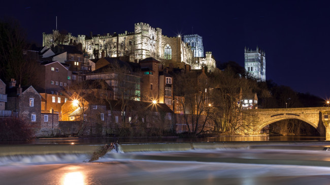 Обои картинки фото durham castle, города, - дворцы,  замки,  крепости, огни, река, мост, ночь, замок