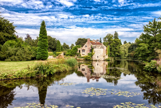 Обои картинки фото scotney castle, города, - дворцы,  замки,  крепости, пруд, замок, парк