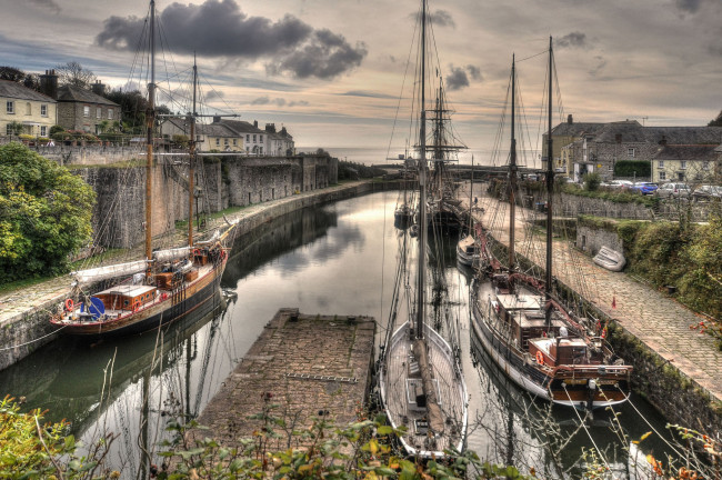 Обои картинки фото корабли, порты ,  причалы, набережная, река