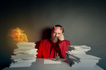 обоя юмор и приколы, огонь, бумаги, человек