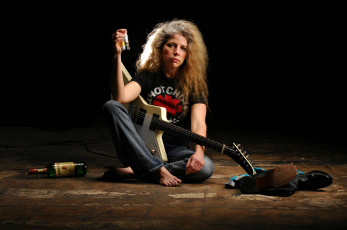 Картинка музыка -другое гитара бутылка женщина marynell