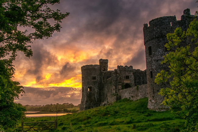 Обои картинки фото carew castle, города, замки англии, простор
