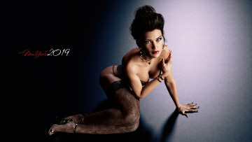 Картинка 3д+графика праздники+ holidays девушка фон взгляд чулки