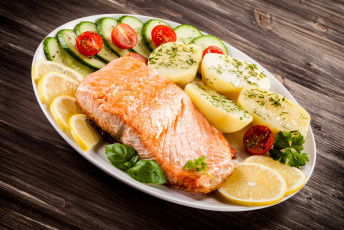 Картинка еда рыбные+блюда +с+морепродуктами форель помидоры лимон картофель базилик