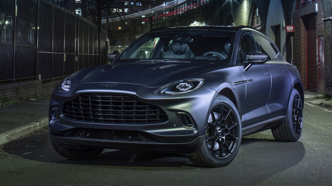 Обои картинки фото aston martin dbx q concept, автомобили, aston martin, синий, город, улица