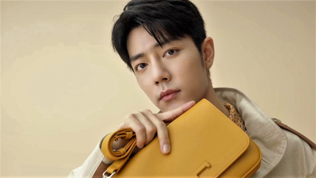 Обои картинки фото мужчины, xiao zhan, актер, лицо, сумка, куртка