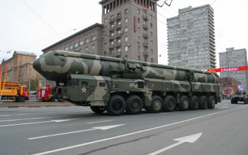 Картинка техника военная+техника мзкт 79221 рт 2пм2 тополь м мoсква парад пoбeды