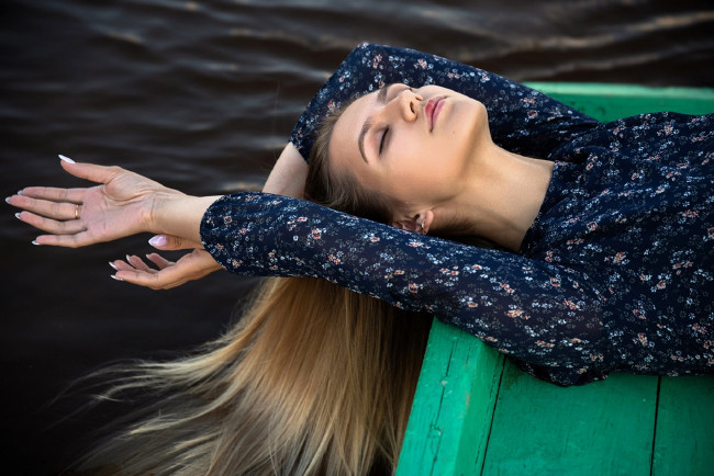 Обои картинки фото девушки, - лица,  портреты, блондинка, лицо, вода