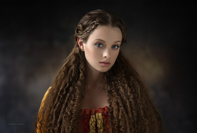 Обои картинки фото девушки, - лица,  портреты, лицо, портрет, простой, фон, денис, дрожжин, студия, женщины, в, помещении, модель, голубые, глаза, длинные, волосы, смотрит, на, зрителя, брюнетка