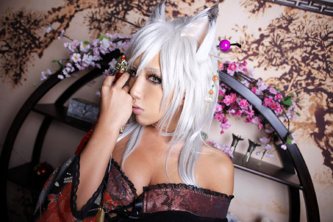 Обои картинки фото девушки, nonsummerjack, образ, косплей, наряд, ушки, фигурка, цветы