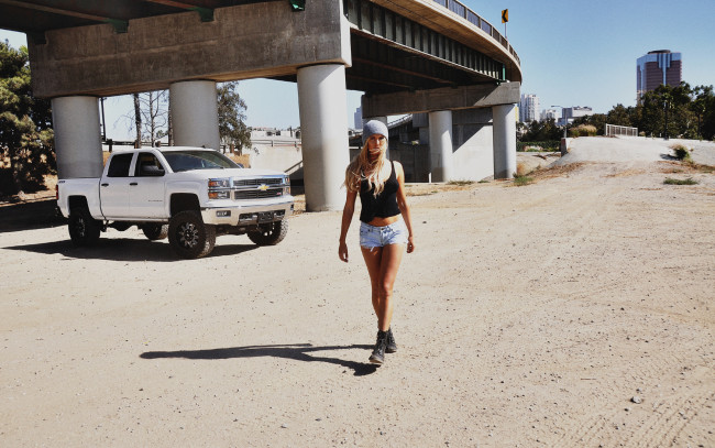 Обои картинки фото автомобили, авто с девушками, chevrolet