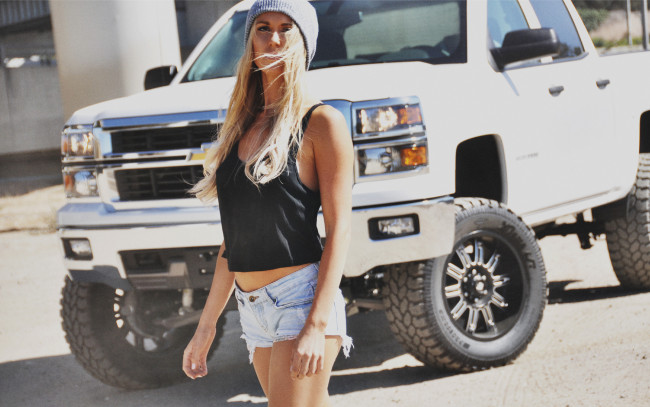 Обои картинки фото автомобили, авто с девушками, chevrolet