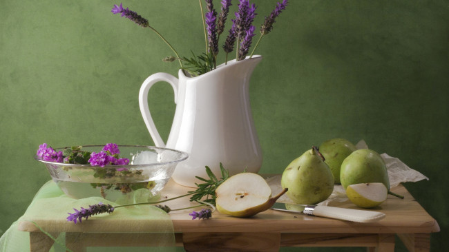 Обои картинки фото еда, груши, цветы, ваза