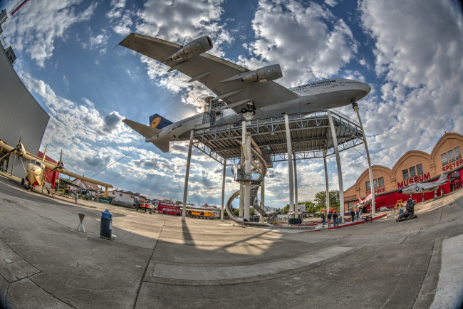 Обои картинки фото авиация, памятники авиационных изделий, авиалайнер